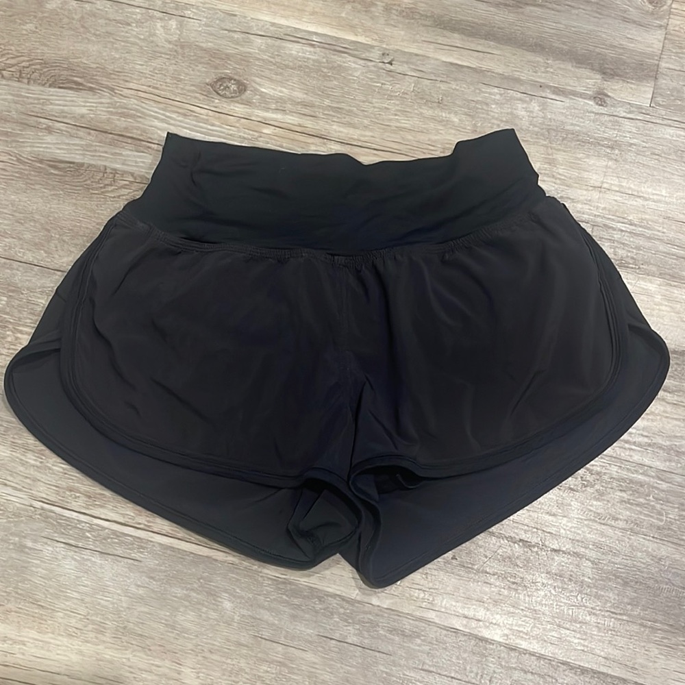 Lululemon Shorts Black size 6
